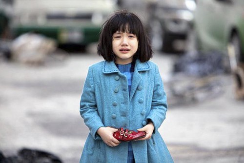 Mana-chan, cô bé đang gây sốt với clip quên người yêu cũ đi, vì vẫn còn 3 tỷ 50 triệu đàn ông trên thế giới là ai?